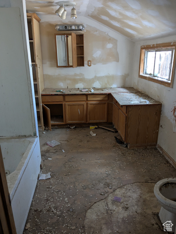 Photo 8 for MLS #2093558 at 637 E Main St