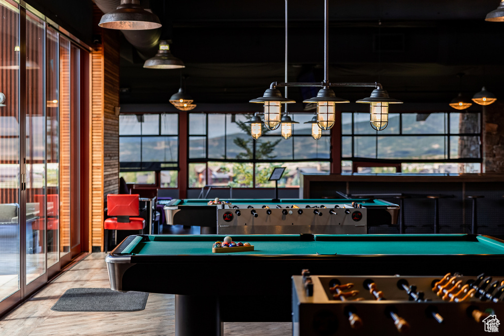 Rec room with billiards table