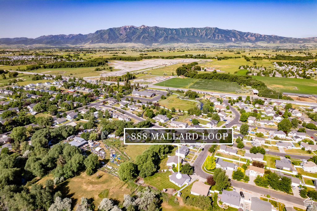 Aerial view of property and surrounding area with mountains