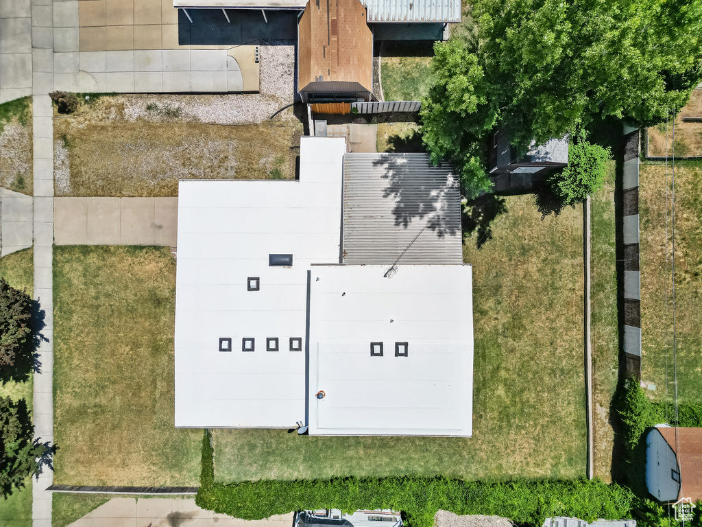 Aerial view of property and surrounding area