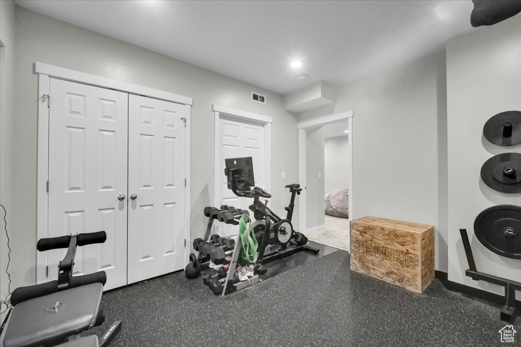 Exercise room featuring recessed lighting and baseboards