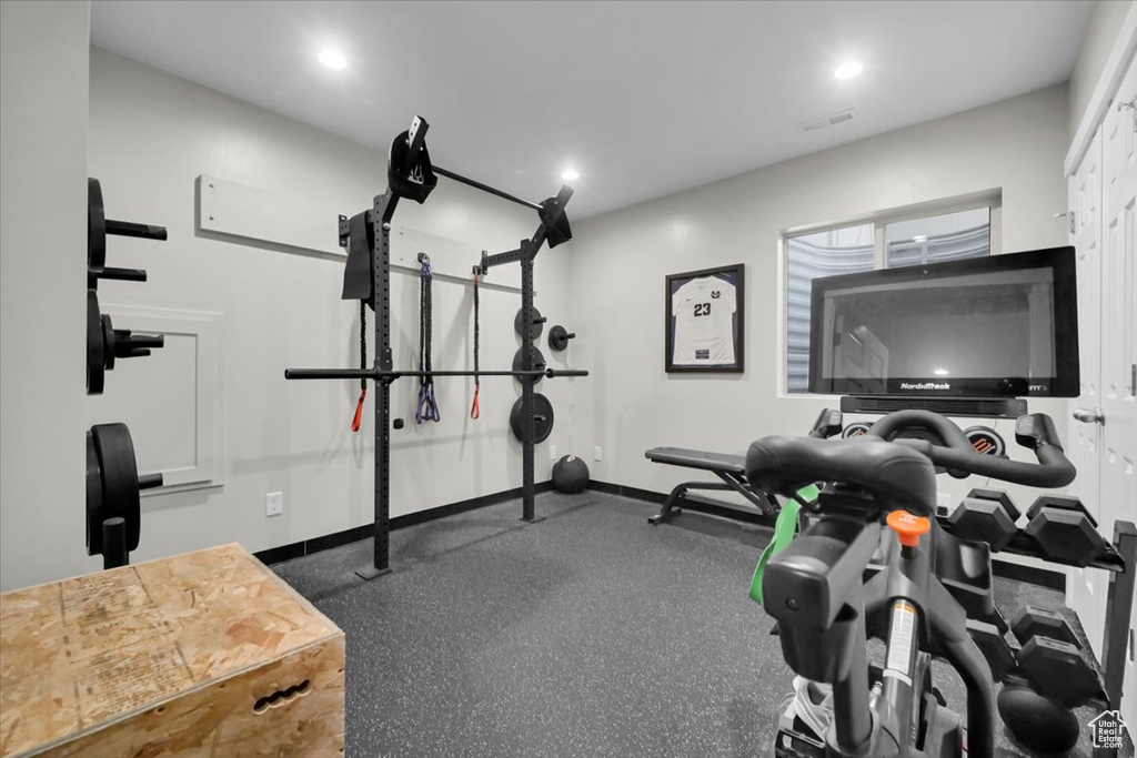 Exercise room with recessed lighting