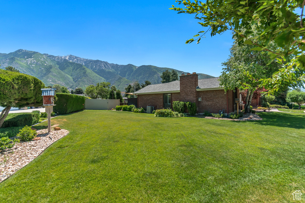 View of yard featuring a mountain view