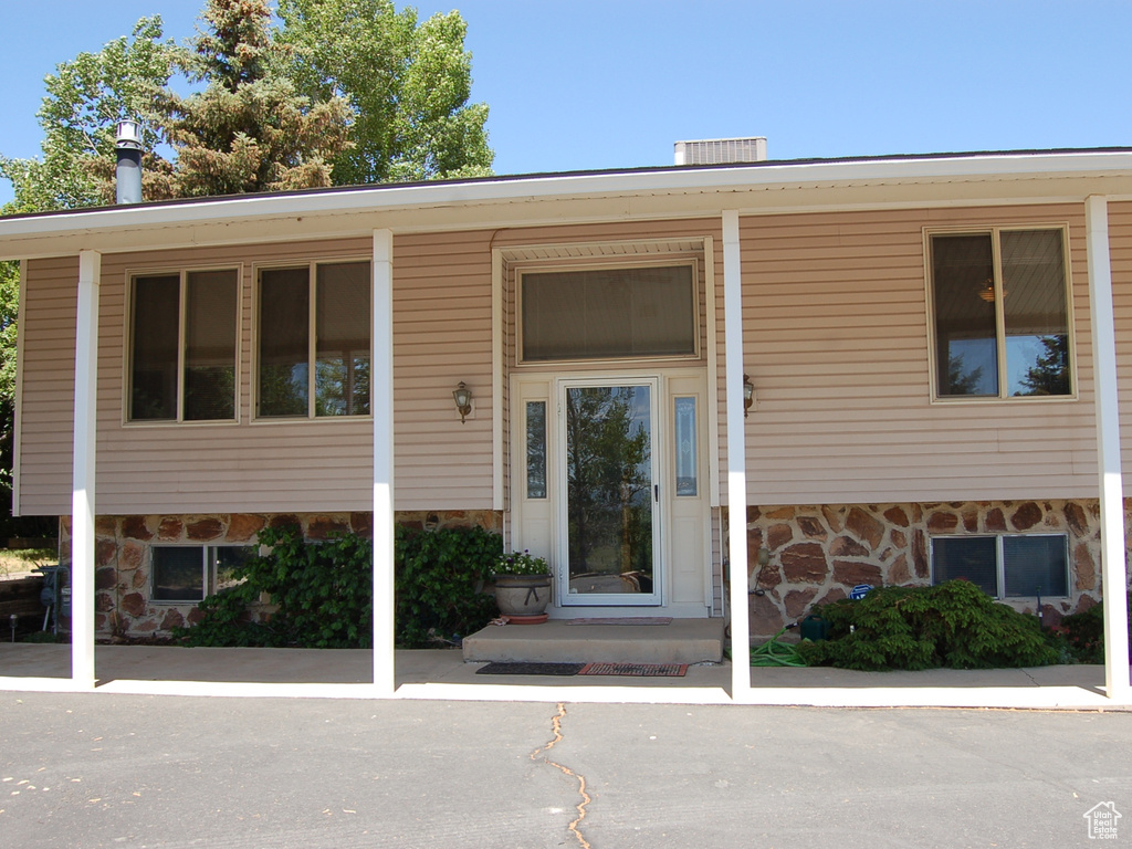 498 W WEBER RD Oakley, UT 84055