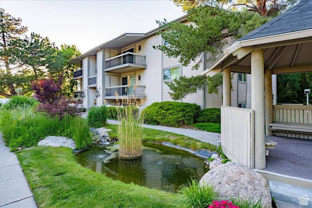 View of property\\\\\\\'s community with a garden pond