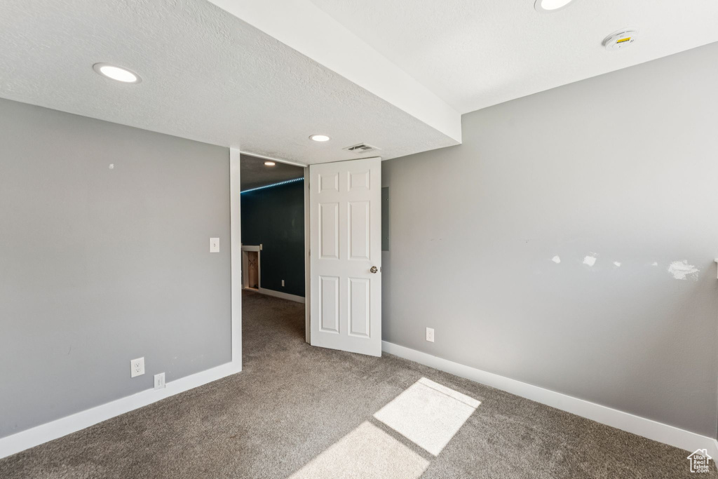 Unfurnished room with carpet flooring, recessed lighting, and a smoke detector