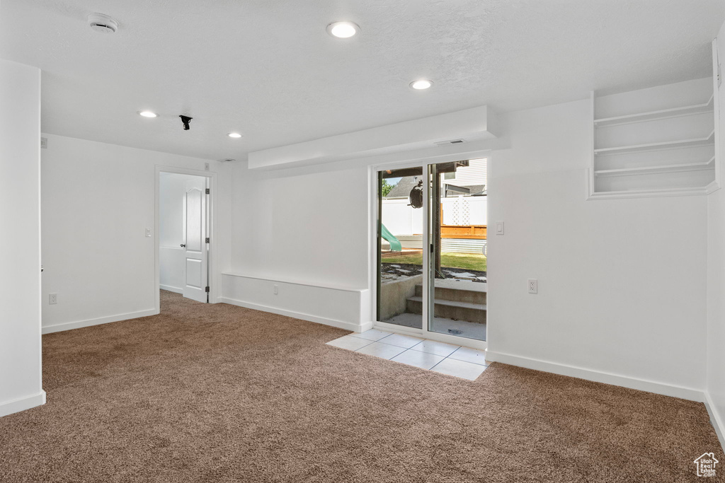 Spare room with light colored carpet, a smoke detector, and recessed lighting