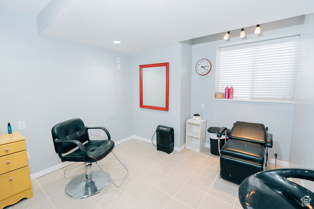Sitting room with baseboards and recessed lighting