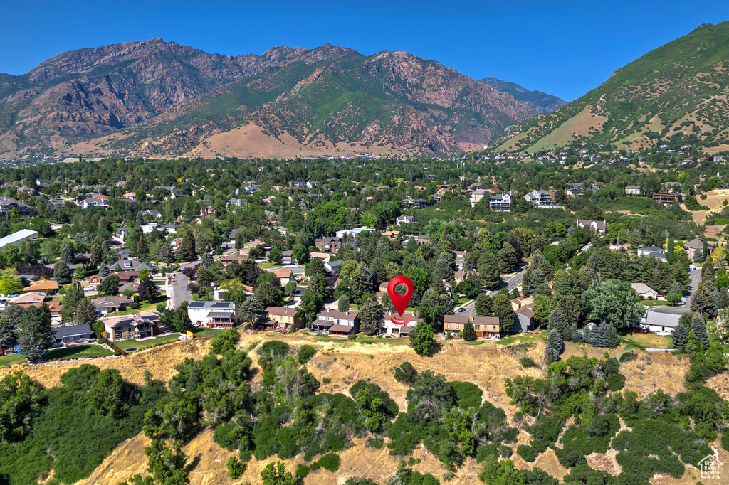 Aerial view of property\\\'s location featuring a mountain backdrop