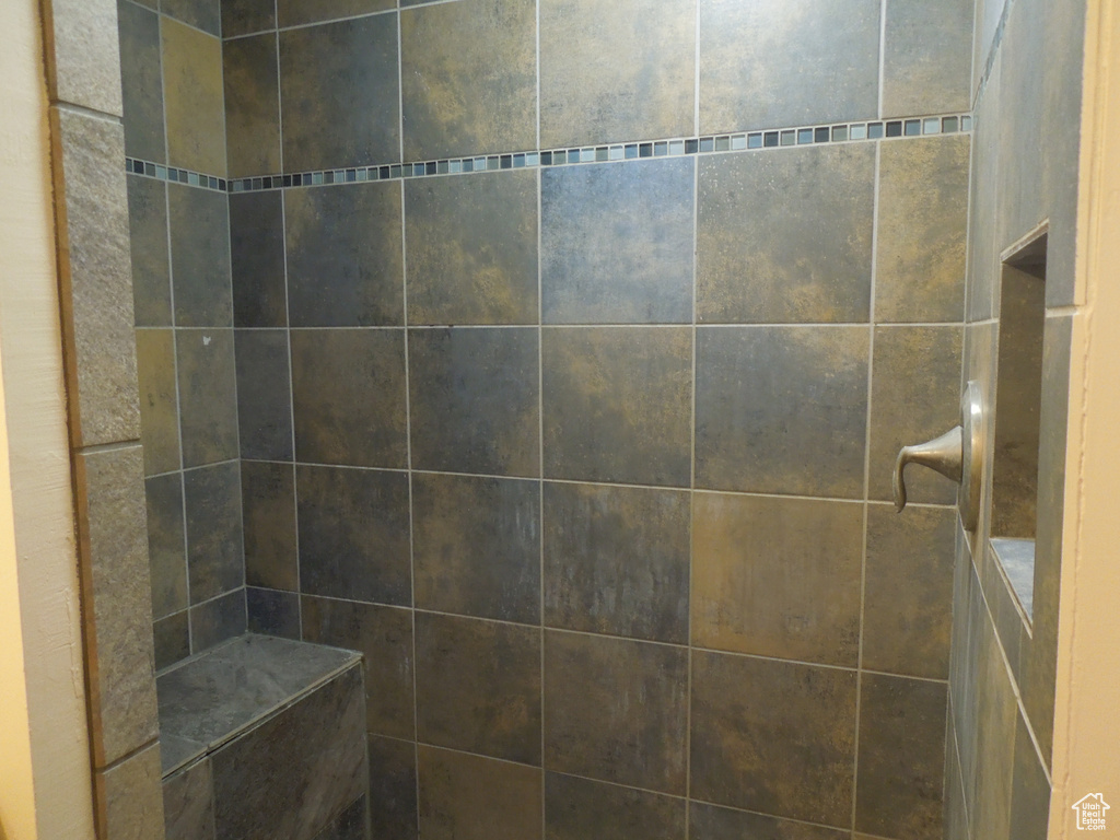 Bathroom featuring tiled shower