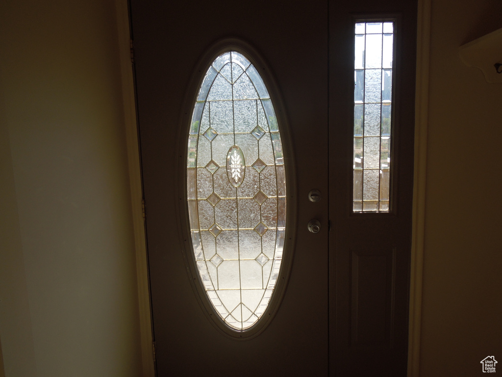 Entrance foyer with plenty of natural light