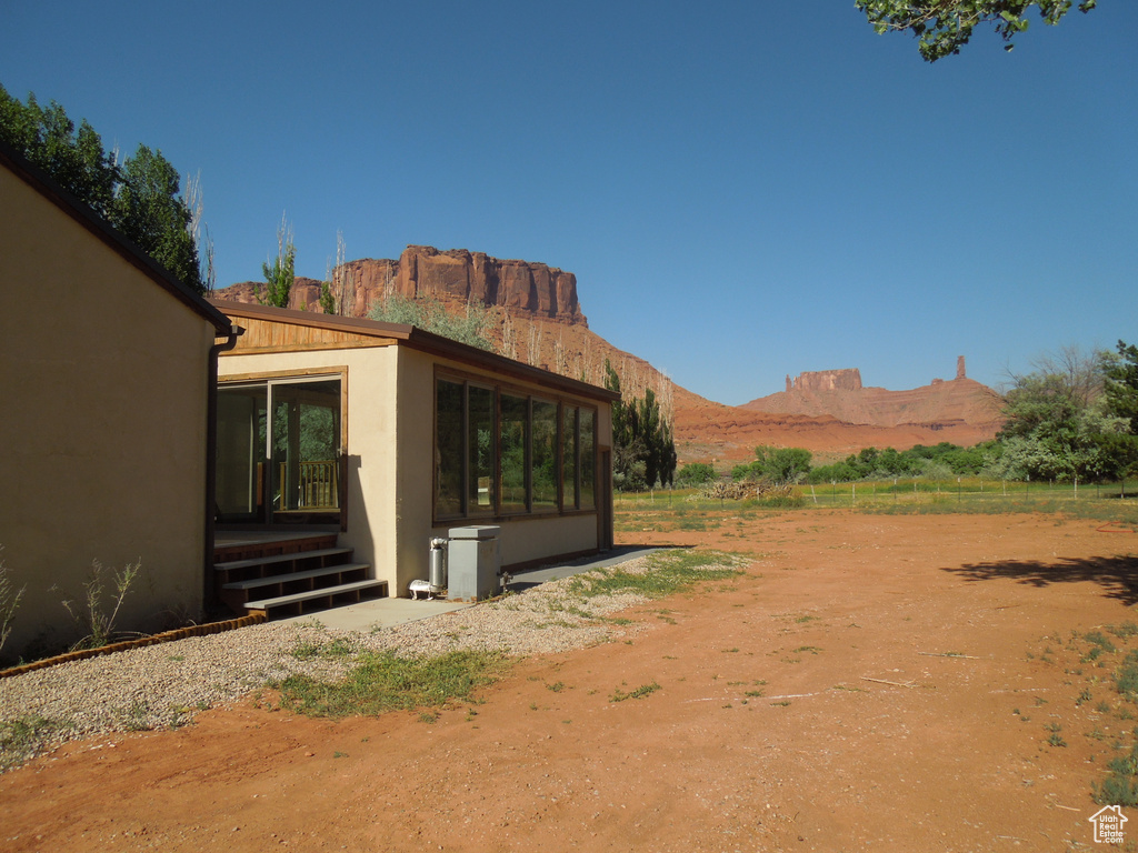 View of yard featuring a mountain view