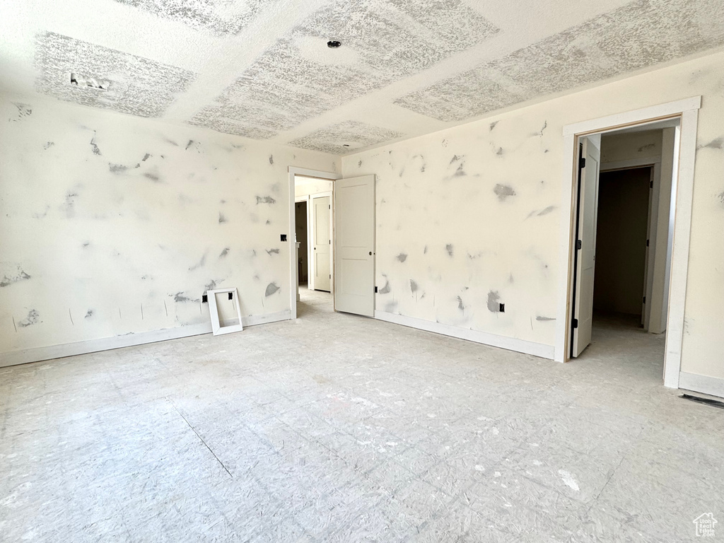 Empty room featuring baseboards