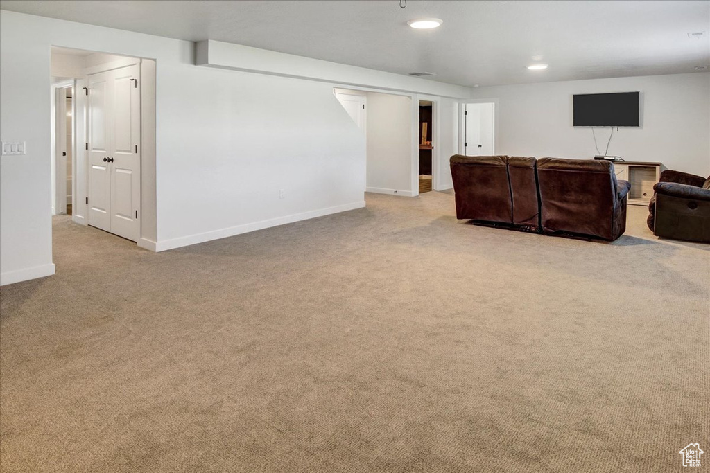 2106 W 2000 N Farr West, UT 84404