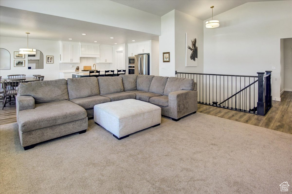 2106 W 2000 N Farr West, UT 84404