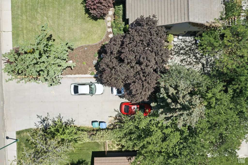 Aerial view of property and surrounding area