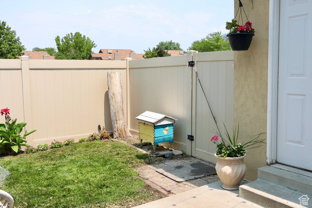 View of yard featuring a gate
