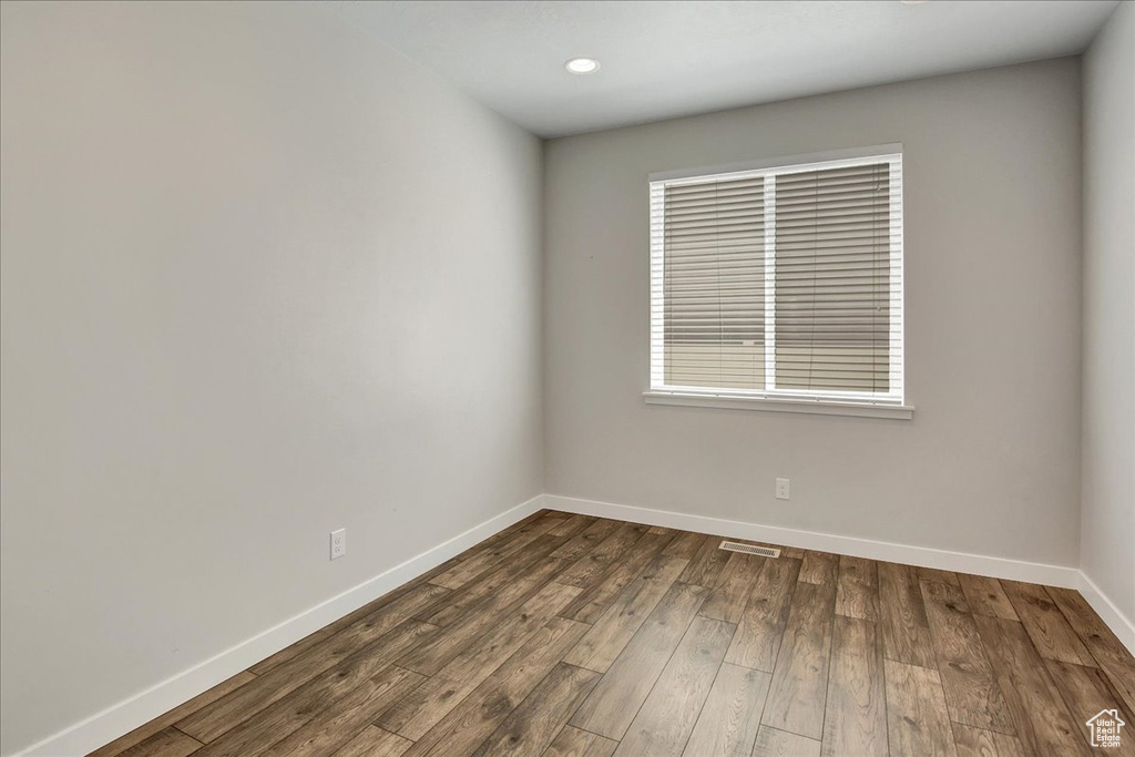 Unfurnished room with dark wood finished floors and recessed lighting
