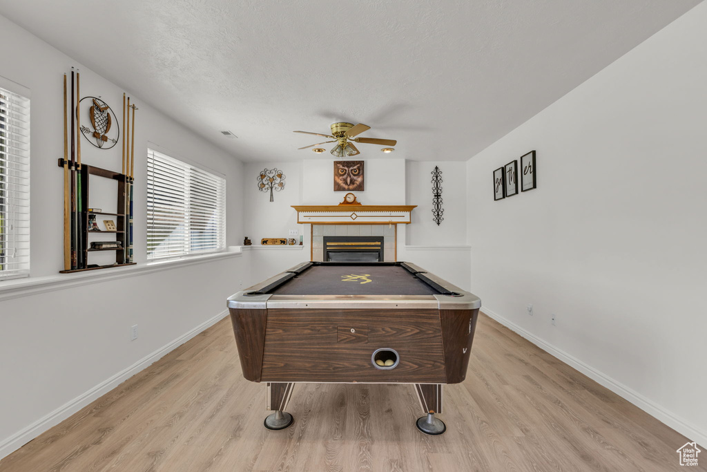 Playroom featuring billiards table, healthy amount of natural light, a ceiling fan, and light wood-type flooring