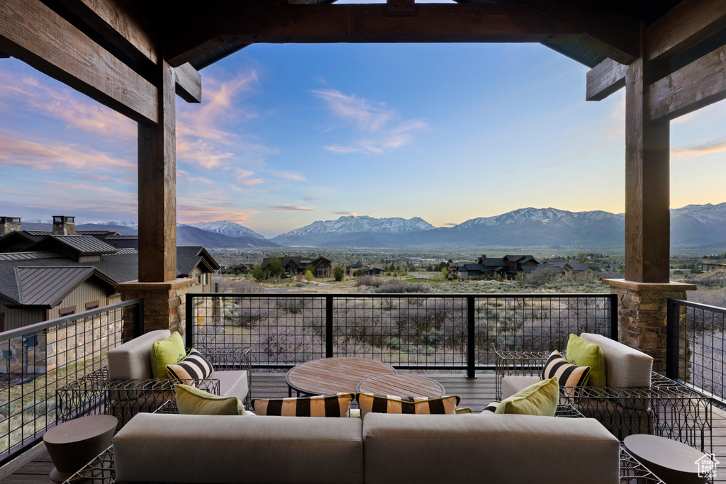 Balcony with a mountain view and an outdoor hangout area