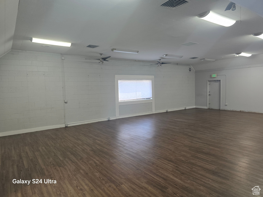 Unfurnished room with dark wood-style flooring and a ceiling fan