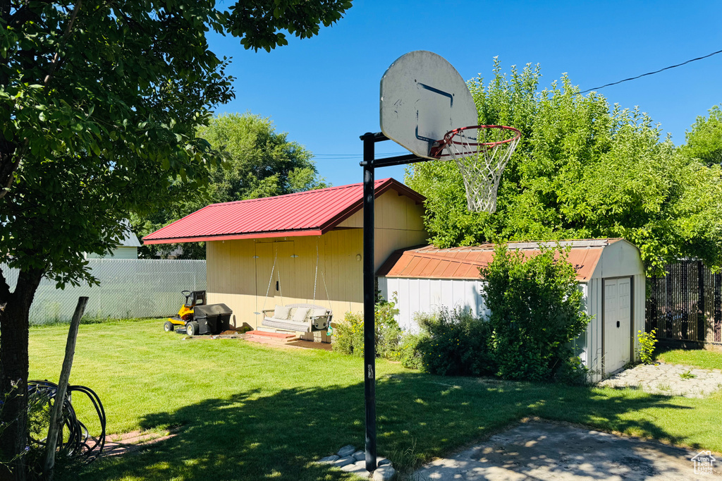 View of yard featuring a storage shed