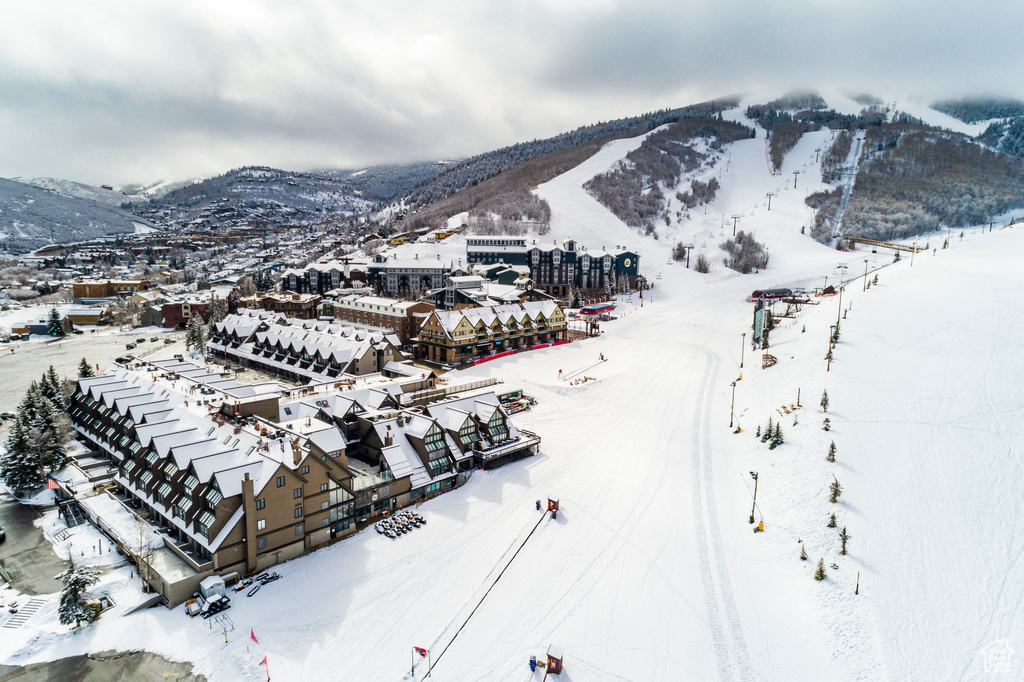 Snowy aerial view featuring a mountain view