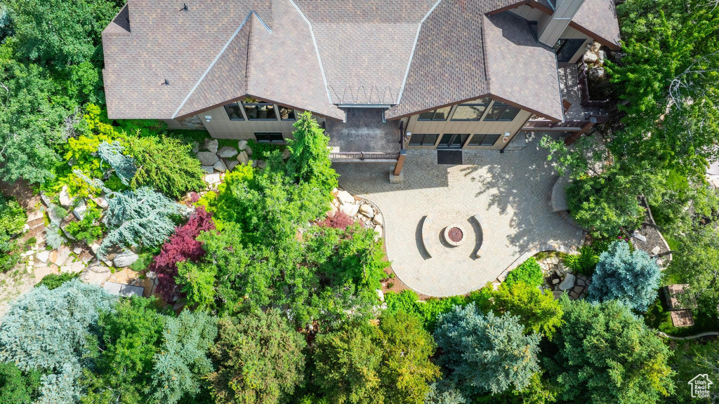 Aerial view of property and surrounding area