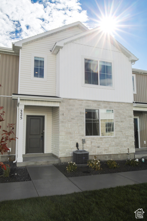 Photo 3 for MLS #2093782 at 225 W 690 North