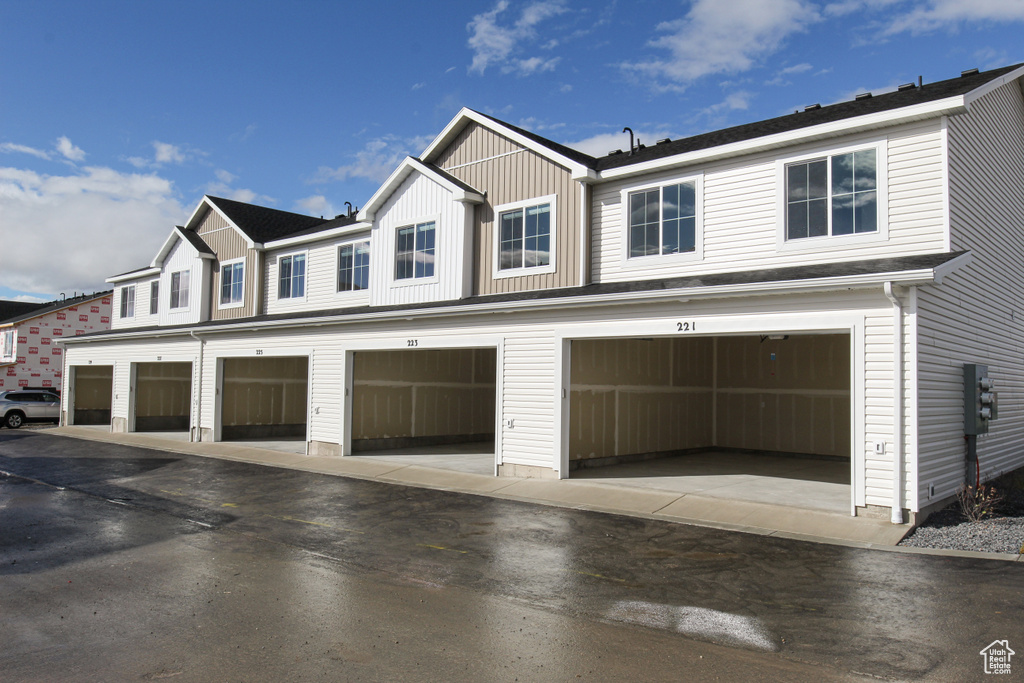 Photo 2 for MLS #2093782 at 225 W 690 North