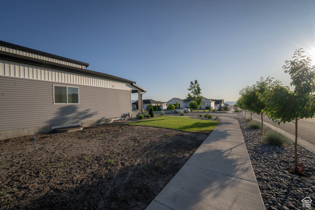 View of grassy yard with a residential view