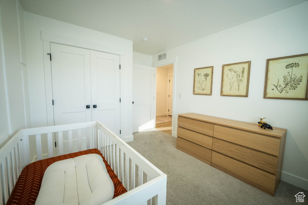Bedroom with carpet flooring and a closet