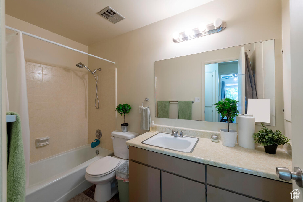 Full bath with shower / bath combo and vanity