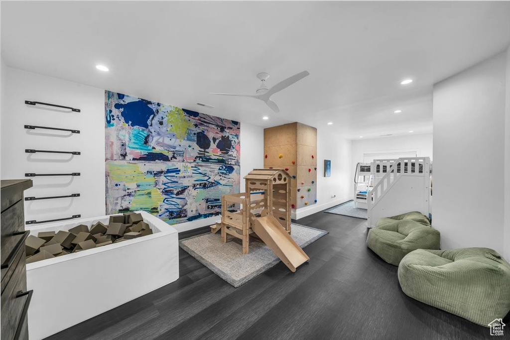 Living room featuring dark wood-style floors, a ceiling fan, and recessed lighting