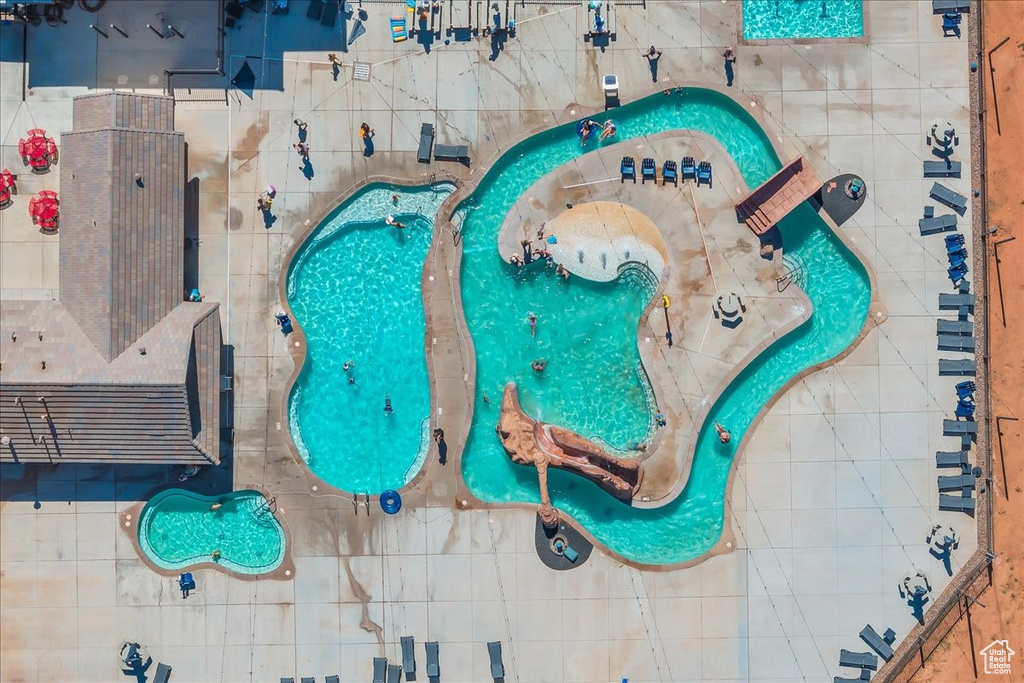Bird's eye view of a pool area