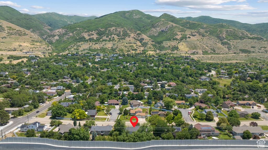 Aerial view of property's location with mountains
