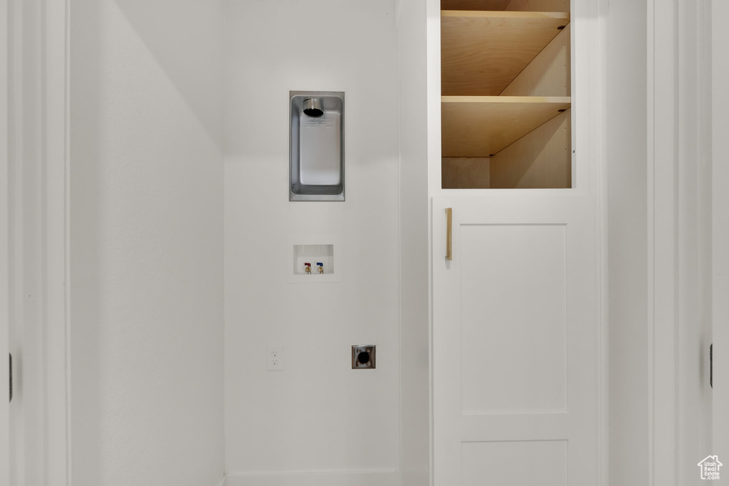 Washroom featuring electric dryer hookup and washer hookup