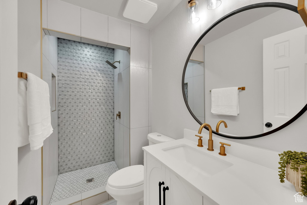 Full bath with vanity and a tile shower