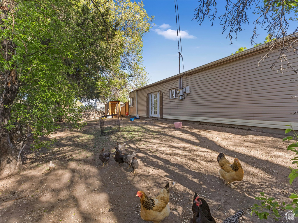 View of yard featuring a storage shed