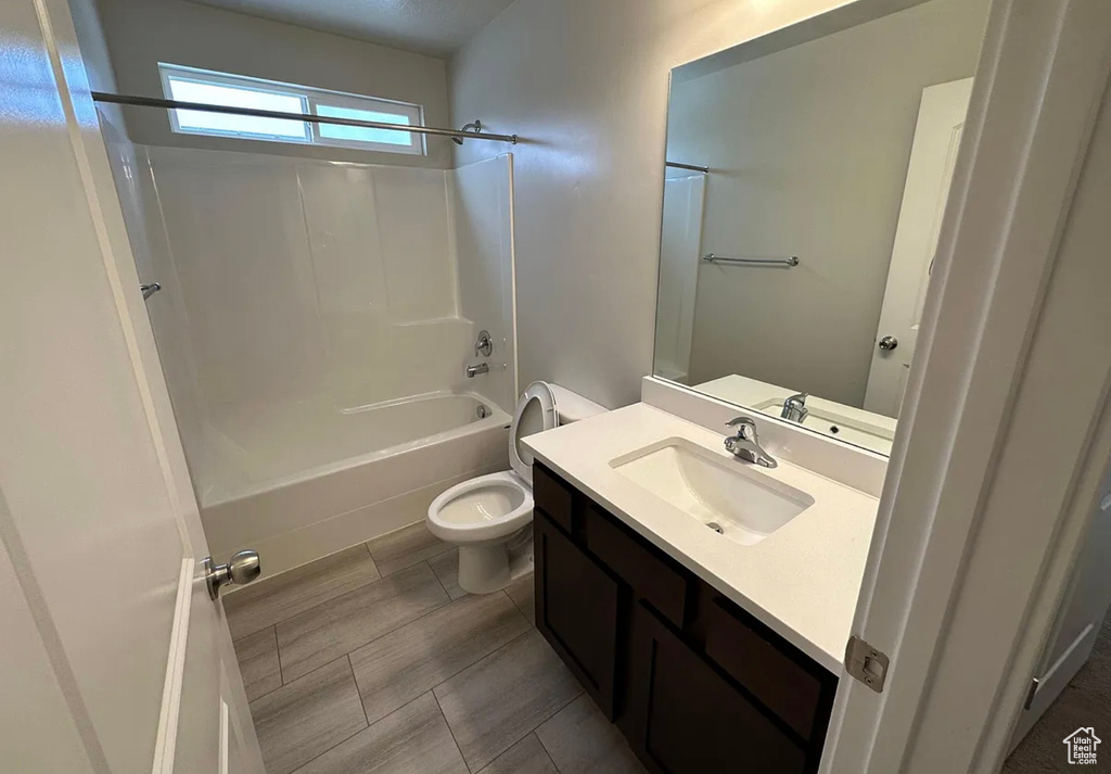 Bathroom with vanity and bathtub / shower combination