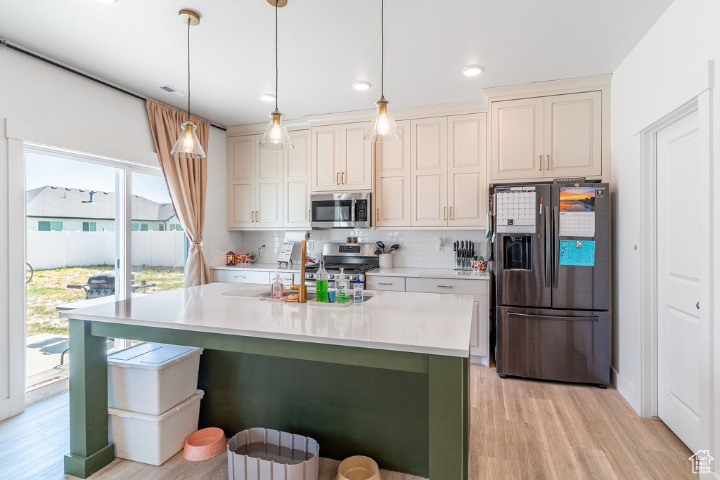 2477 W 2900 N Farr West, UT 84404