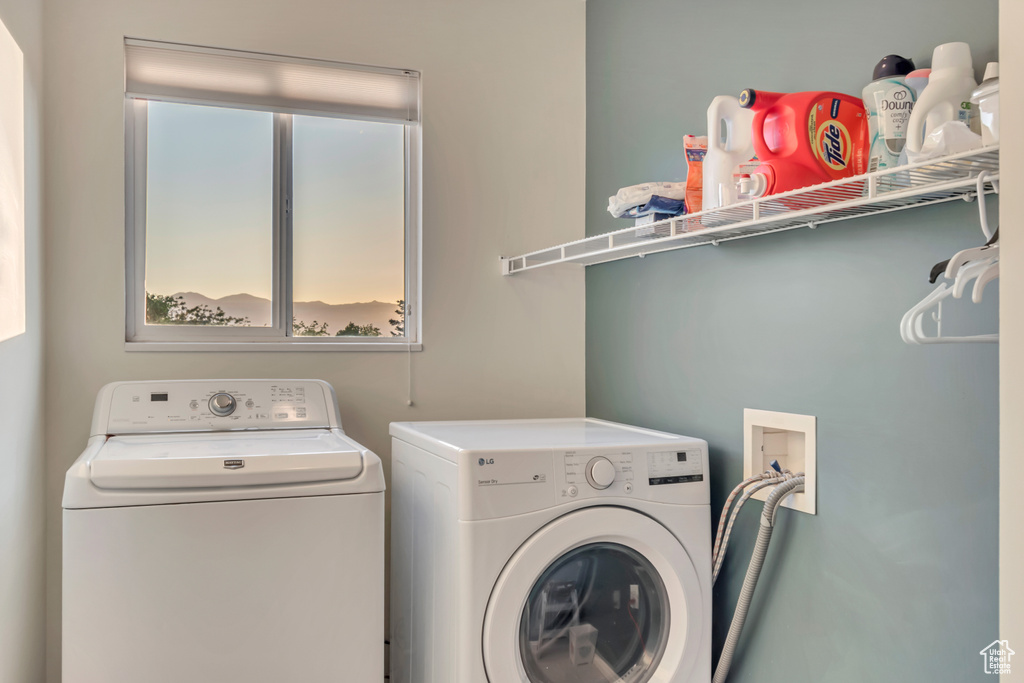 Laundry room with independent washer and dryer