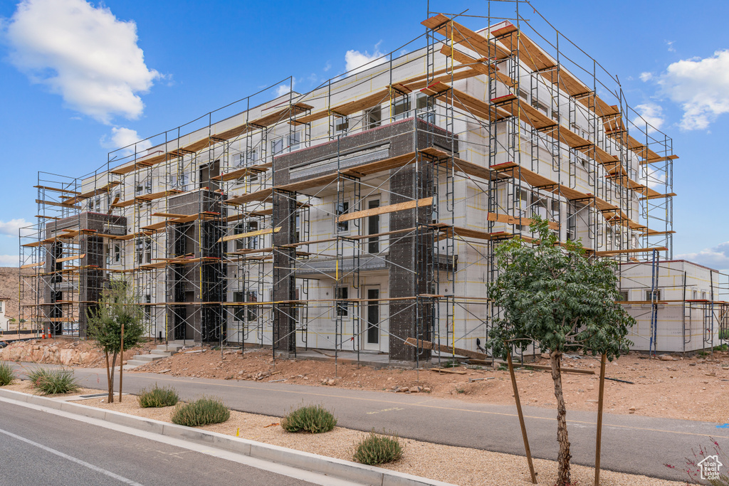 5599 S CARNELIAN PKWY #205 St George, UT 84790