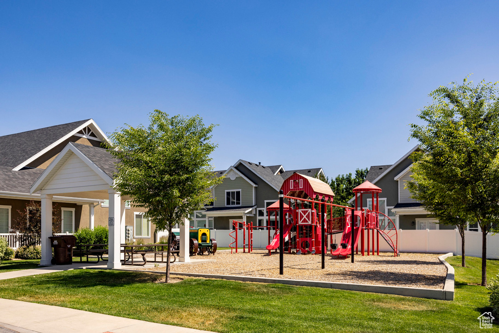 7902 S FARM HOUSE LN Midvale, UT 84047