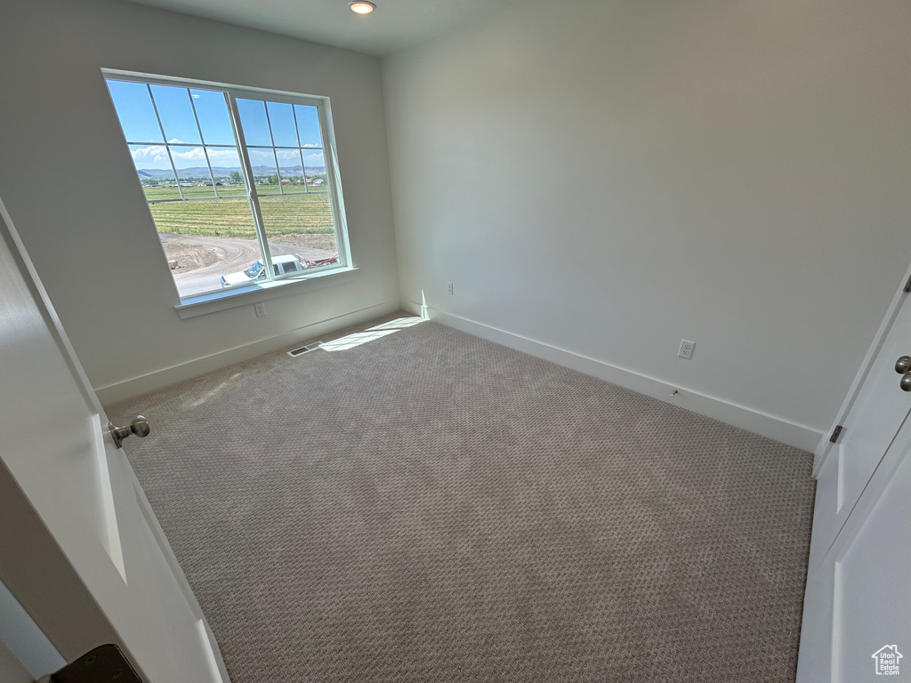Empty room with carpet flooring and recessed lighting