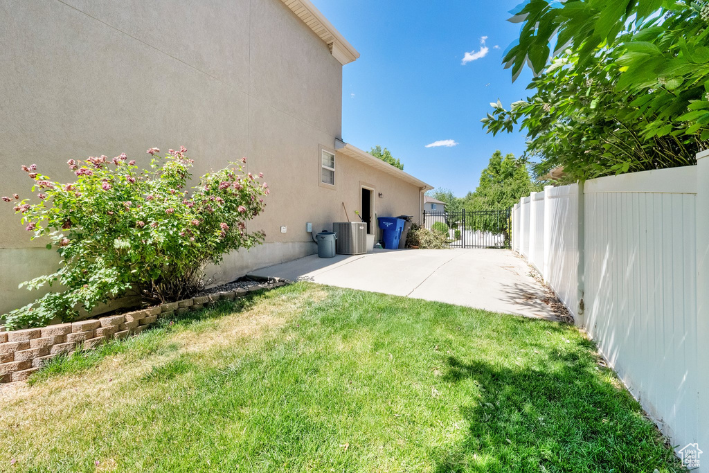 View of yard featuring a patio area
