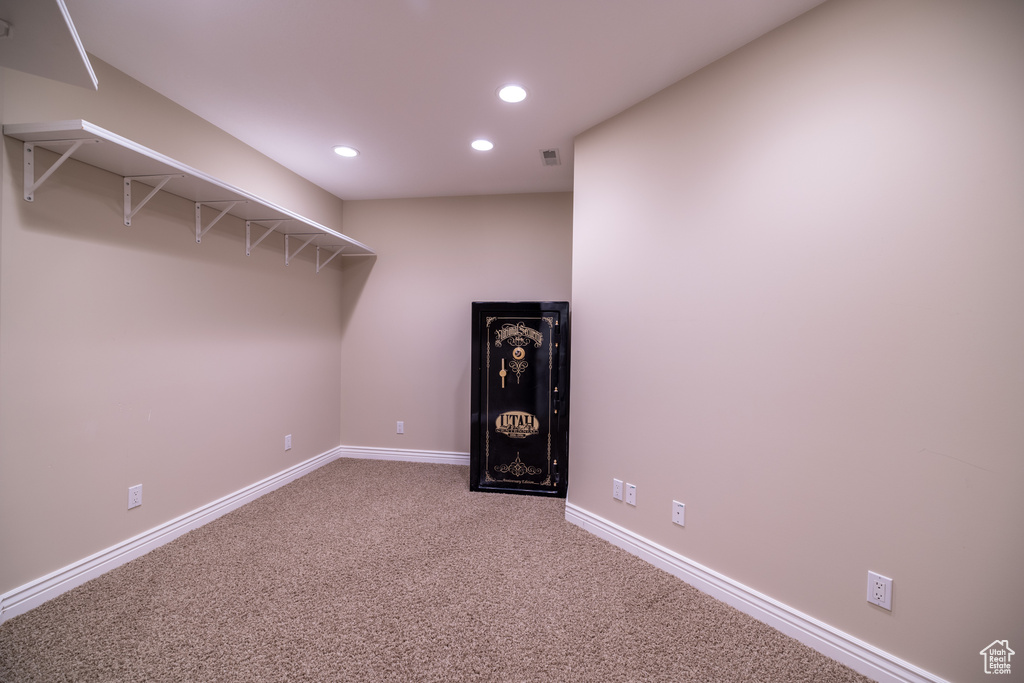 Walk in closet featuring carpet floors