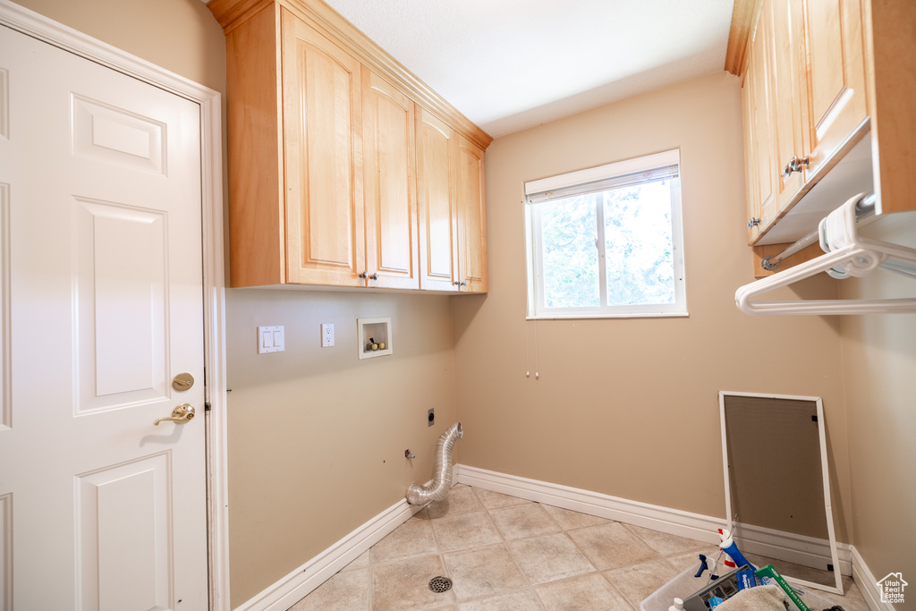 Laundry area with cabinet space, gas dryer hookup, electric dryer hookup, and washer hookup