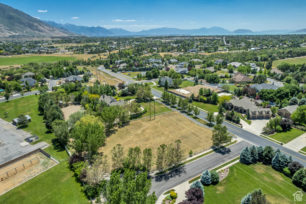 Bird\'s eye view of a mountainous background