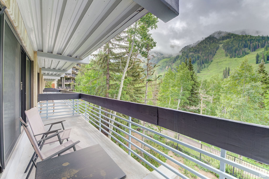 Balcony with a forest view and a mountain view